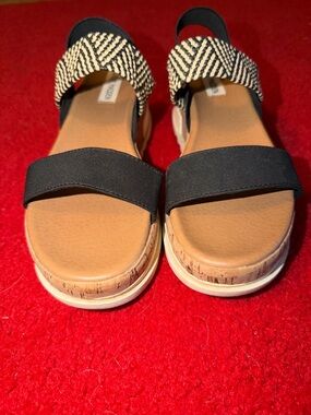 Steve Madden Black and Tan Platform Strappy Sandals